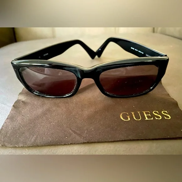 NWT- GUESS Women\'s Sunglasses with Case and cloth NWT- GUESS Women main image 2